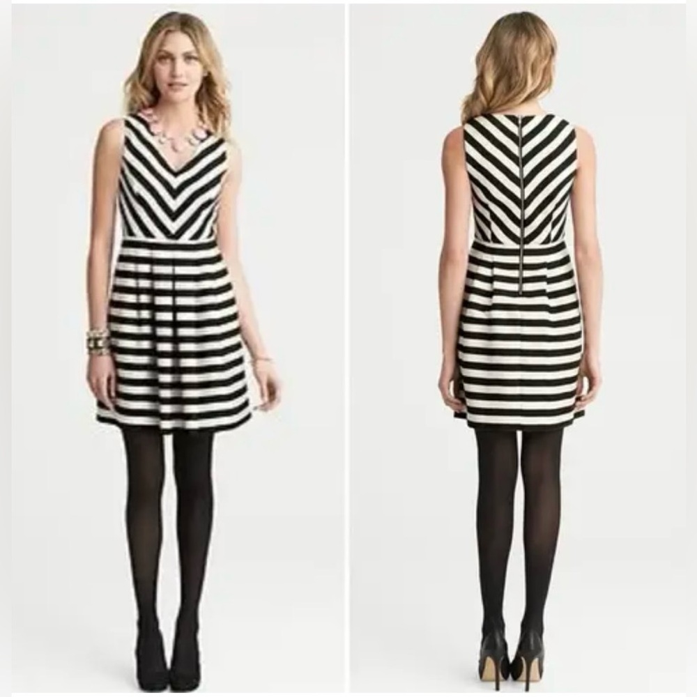 Gorgeous Banana Republic Sleeveless Chevron Striped Dress! Has Pockets! Size 14!